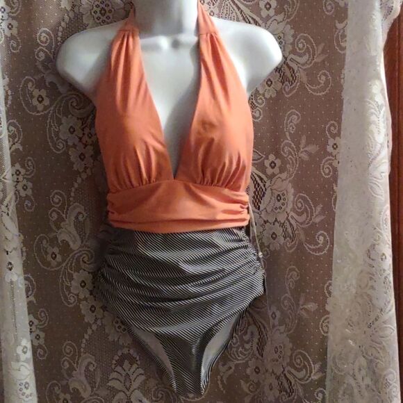 New Cupshe Size S One‎ Piece Halter Swimsuit Peach Top Black Stripe Bottom - Picture 1 of 8